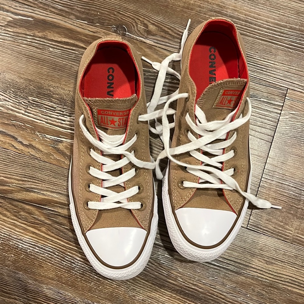 Brown/tan chuck Taylor’s